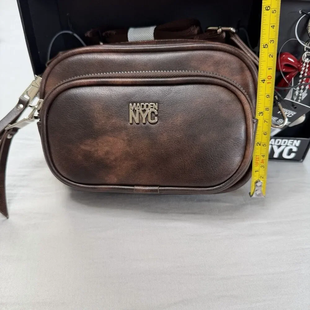 NWT Madden NYC Camera Bag Crossbody Bow Heart Keychain Charm Set Brown Gift Box - Picture 9 of 11